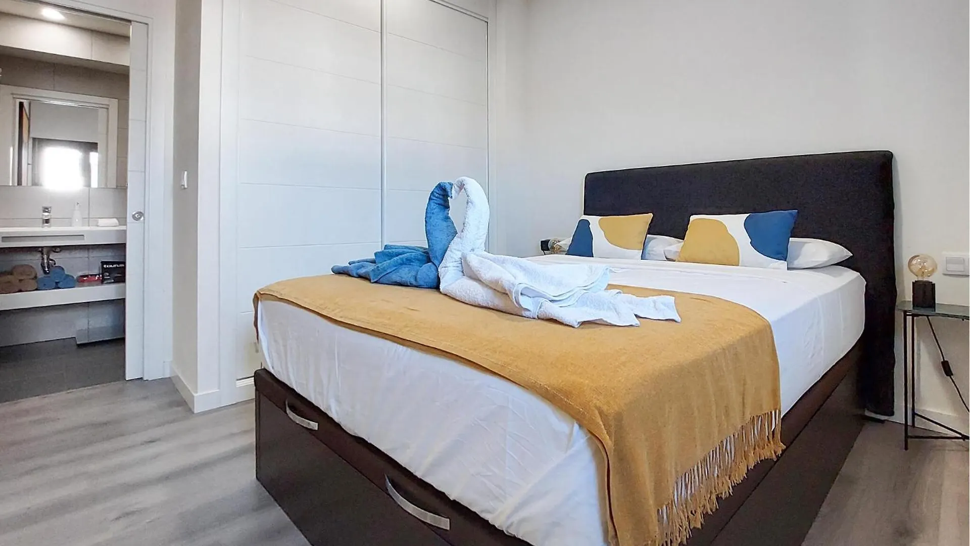 Cozy Apartment In Malaga With Kitchen
